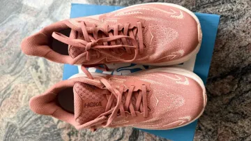 Käytetty Hoka Clifton 10 Running Shoes