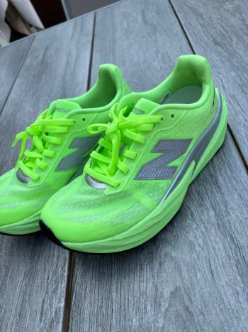 Brugt New Balance FuelCell Rebel v3 Running Shoes