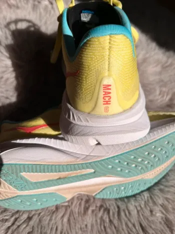 Tweedehands Hoka Mach 6 bike — afbeelding 3 van 5
