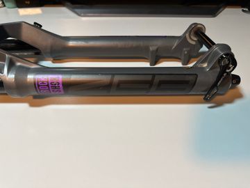 Brugt RockShox ZEB Ultimate 2024 bike — billede 3 af 10