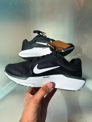 Used White Wiflo 11 Running Shoes