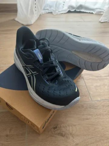Käytetty Asics Gel Cumulus 26 Running Shoes