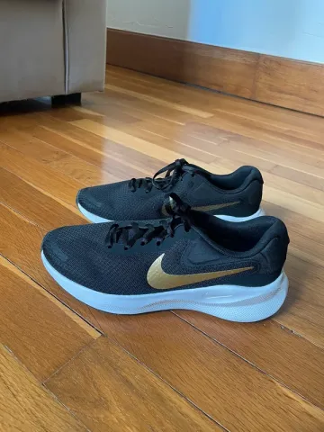 Käytetty Nike Revolution Running Shoes