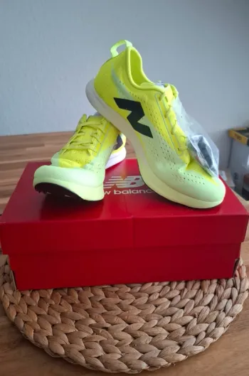 Brugt New Balance FuelCell SuperComp MD-X v3 Running Shoes