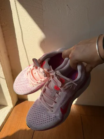 Used Nike Winflo 11 Running Shoes