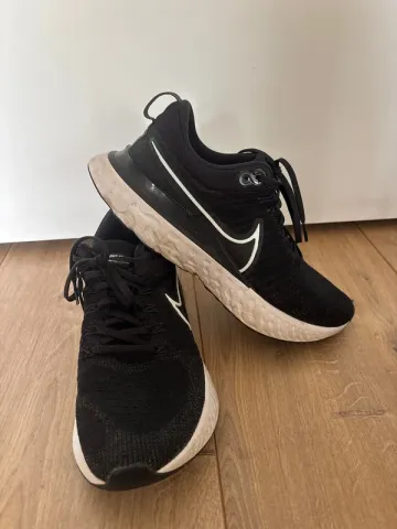 Käytetty Nike React Infinity Run Flyknit 2 Running Shoes
