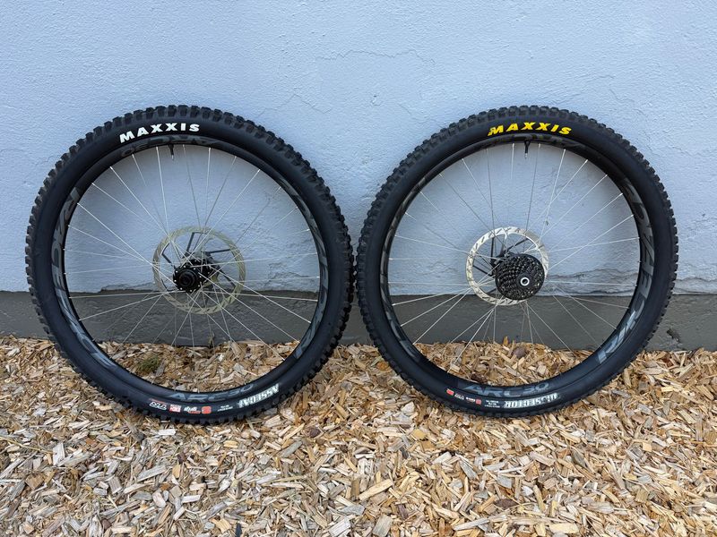 Used Hope Pro 4 / Raceface 29 Wheelset Wheels
