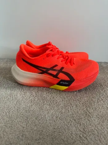 Używany Asics Metaspeed Sky Paris Running Shoes