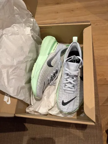 Used Nike Invincible Run 3 Running Shoes