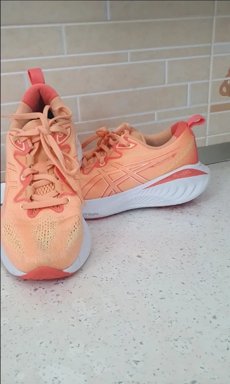 Tweedehands Asics Gel Cumulus 25 bike — afbeelding 2 van 9
