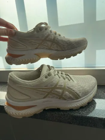 Used Asics gel Nimbus 22 bike — image 3 of 10