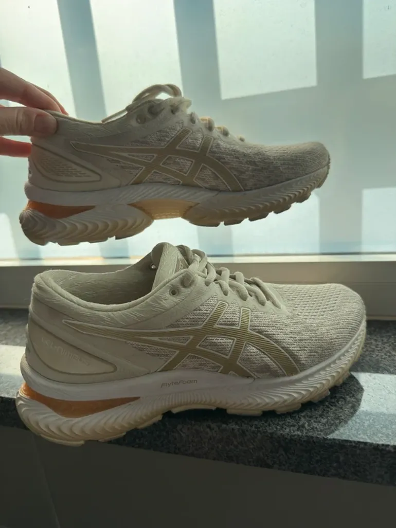Used Asics gel Nimbus 22 bike — image 3 of 10