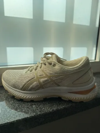 Used Asics gel Nimbus 22 bike — image 2 of 10