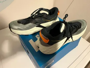 Used Hoka Speedgoat 7 bike — image 2 of 3