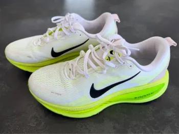 Używany Nike Vomero 18 ZoomX Running Shoes
