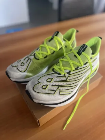 New Balance Supercomp Fuelcell Elite v3 Running Shoes usato