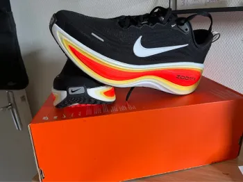 Gebrauchtes Orange Vomero Plus Running Shoes