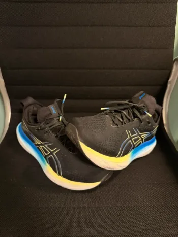 Käytetty Asics Gel-Cumulus 25 Running Shoes