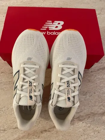 New Balance Fresh Foam 520 V9 bike usato — immagine 9 di 12