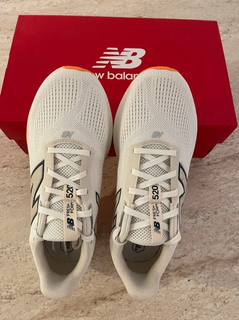 New Balance Fresh Foam 520 V9 bike usato — immagine 9 di 12