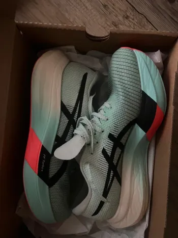 Używany Asics Metaspeed Sky Paris bike — zdjęcie 5 z 8