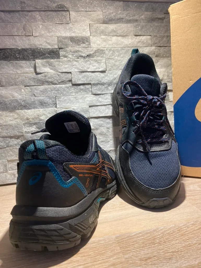 Używany Asics Gel Venture 8 bike — zdjęcie 2 z 3