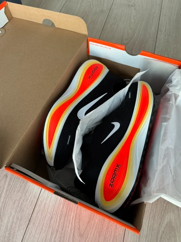 Used Nike Zoom Vomero 18 bike — image 2 of 5