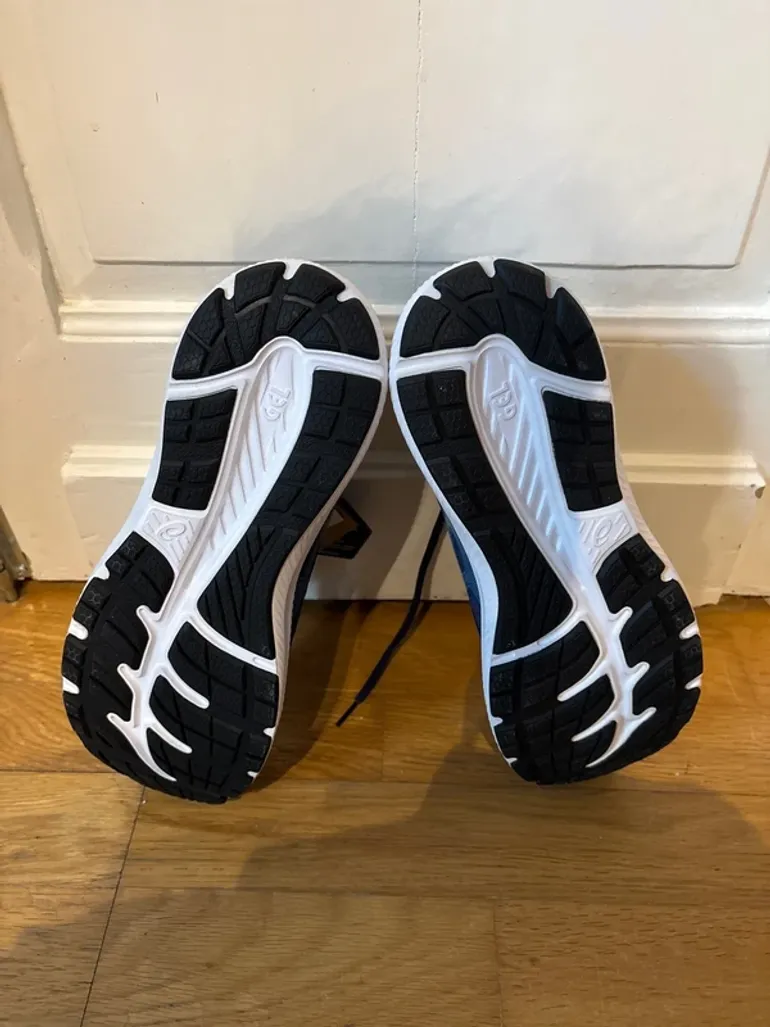 Used Asics Gel Contend 8 bike — image 4 of 5