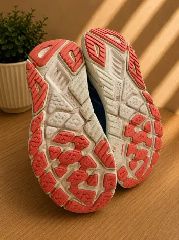 Used Hoka Arahi bike — image 4 of 4