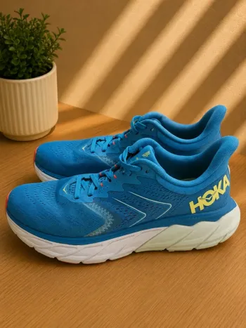 Used Hoka Arahi bike — image 2 of 4