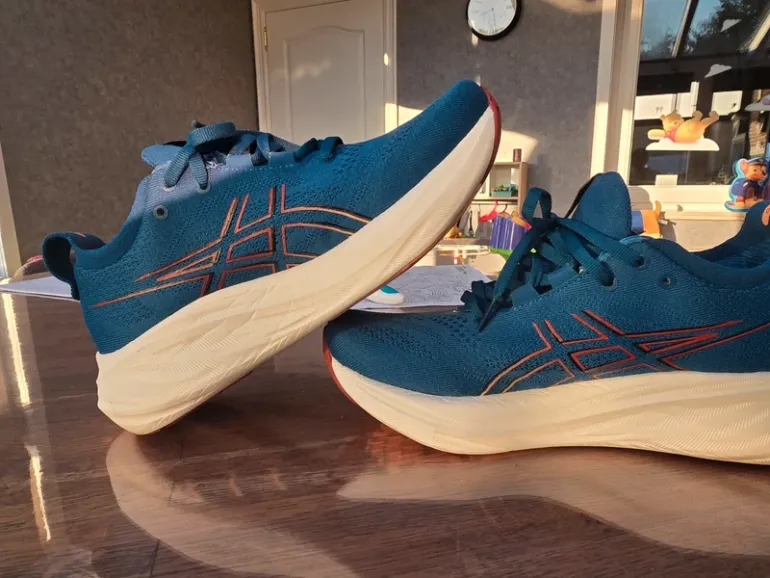 Used Asics Gel Nimbus 26 bike — image 2 of 6
