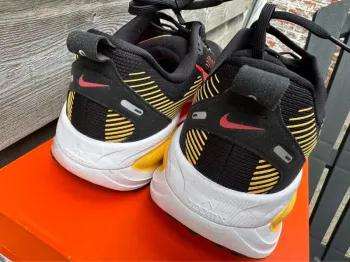 Nike Vomero 18 Zoom X bike d'occasion — image 4 sur 9
