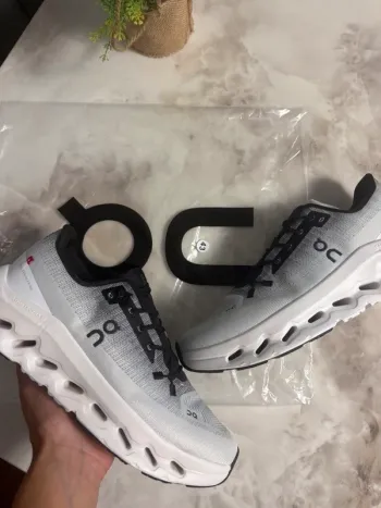 On Running Shoes Size 42 Running Shoes usato