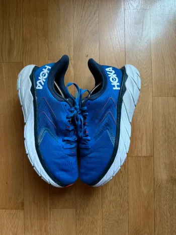 Käytetty Hoka Arahi 5 Running Shoes