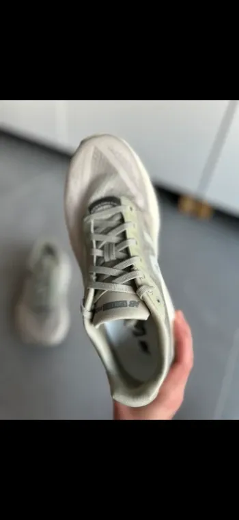 Used New Balance FuelCell Rebel v5 bike — image 4 of 10