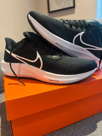 Nike RUN DEFY Running Shoes d'occasion
