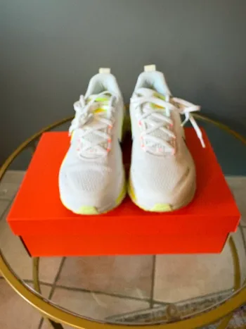 Käytetty Nike Vomero 18 bike — kuva 3 / 4