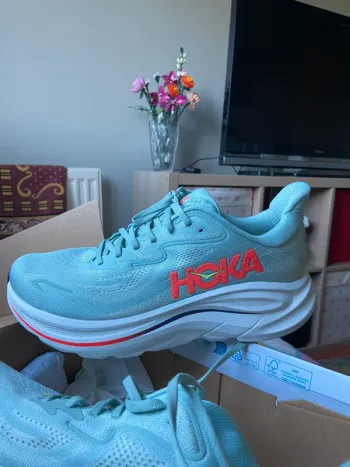 Käytetty Hoka Clinton Running Shoes