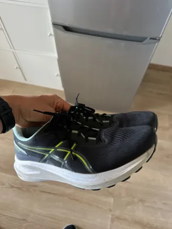 Used Asics GT 1000 13 Running Shoes