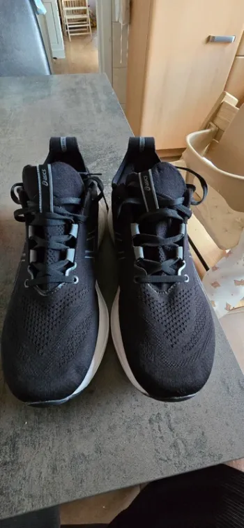 Käytetty Asics Gel Nimbus 26 Running Shoes