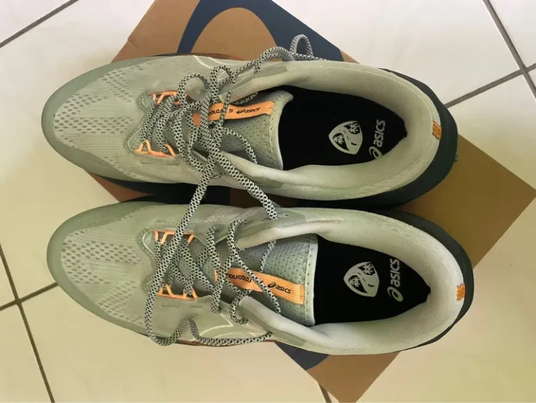 Asics Novablast Nature 5 bike d'occasion — image 2 sur 5