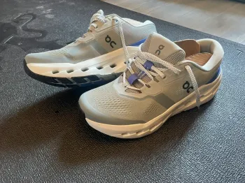 Gebrauchtes On Running Cloudrunner Running Shoes