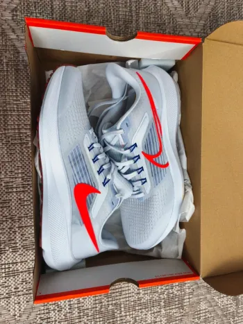 Pegasus Air Zoom Running Shoes usato