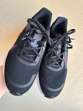Käytetty Nike Quest Running Shoes