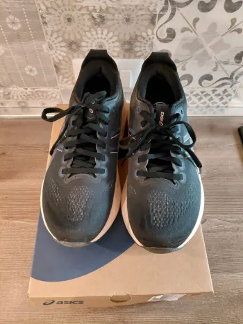 Used Asics Gel Kayano 32 Running Shoes