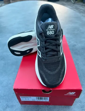 Used New Balance W880H15 Running Shoes