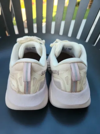 Used Saucony Baskets Course bike — image 5 of 11