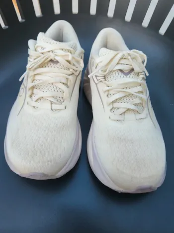Used Saucony Baskets Course bike — image 3 of 11