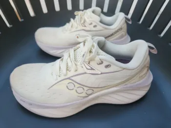 Used Saucony Baskets Course bike — image 4 of 11