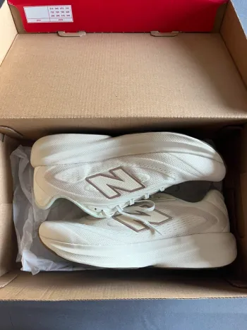 Used New Balance Laufschuhe weiß bike — image 8 of 8